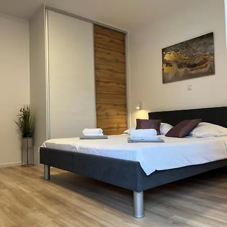 Ivelic Apartment *